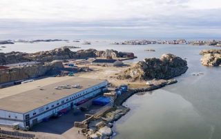 Fabriken på Tjörn har en generatoryta för solceller på nästan 2 200 kvadratmeter. Foto: Klädesholmen Seafood AB.